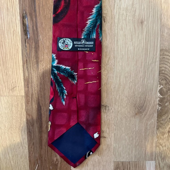 Atlas Design‎ Mickey & Co Caroling Mickey Mouse Christmas Necktie - Picture 2 of 2